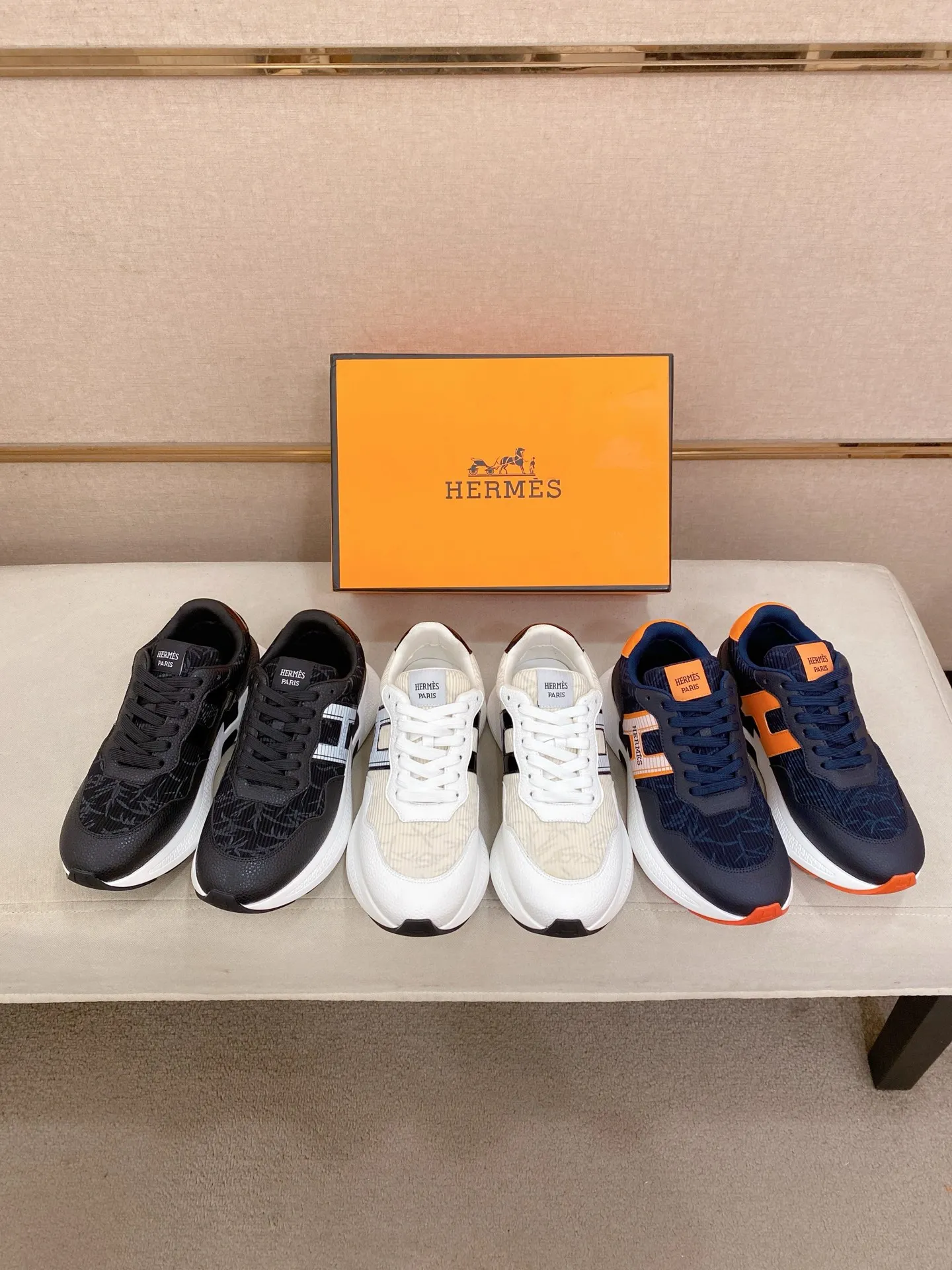 Factory price: 560💰《HERMES》【Classic Original Version】Hermès; Top 🔝 Purchasing Agency 🔍🔍Men's latest 🇺🇸 counters are on sale simultaneously, imported from Italy original ▲▲cowhide ▲▲ (high-end, nobility, class) ) Exquisite workmanship (Italian 🇮🇹 imported water-dyed 🐂 cowhide lining) sole: original sole provided by the original factory, ⚠️exclusive double-layer activity·TPR·rubber·combined molded outsole; super comfortable·wear-resistant·non-slip·environmental protection The real thing is more beautiful if you take the real thing (high quality, follow the order). You can enter and exit the counter at will * Number of yards: 38-44 (45 can be customized and cannot be returned or exchanged)